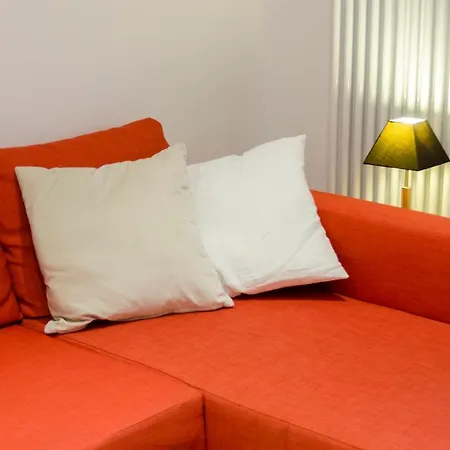 Altido Elegant House For 4, With Garden In Vakantiehuis *