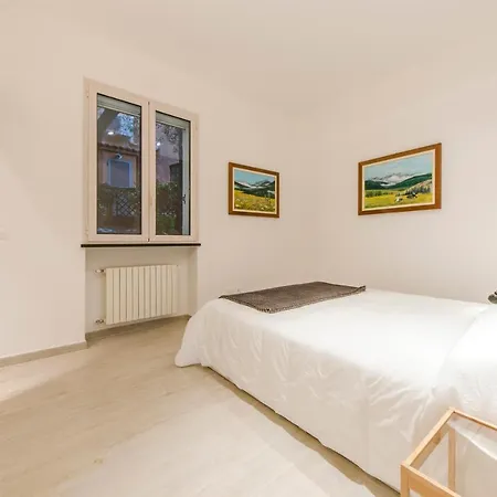 Altido Elegant House For 4, With Garden In Vakantiehuis