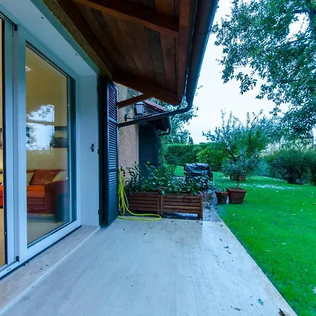 Vakantiehuis Altido Elegant House For 4, With Garden In *