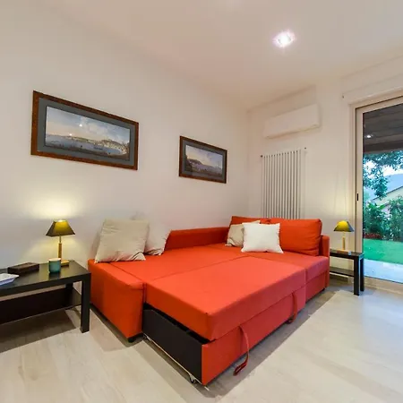 Vakantiehuis Altido Elegant House For 4, With Garden In