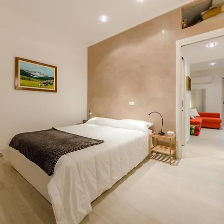Vakantiehuis Altido Elegant House For 4, With Garden In