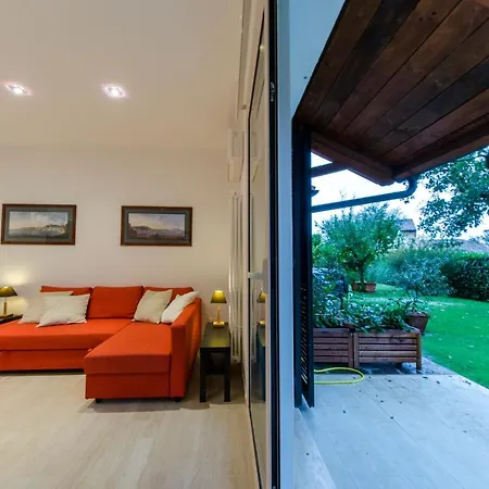 Vakantiehuis Altido Elegant House For 4, With Garden In